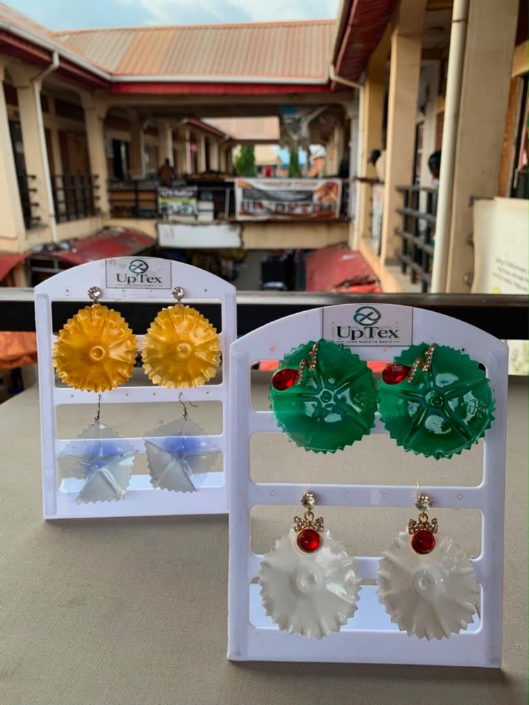 UpTex earring display cards outdoor